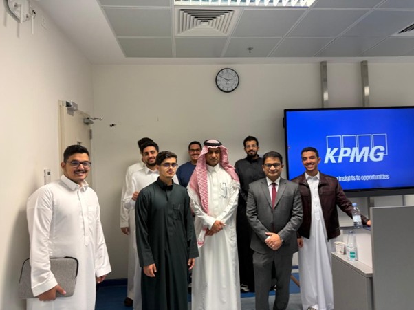 Lectures by KPMG Auditing Expert to Accounting Students